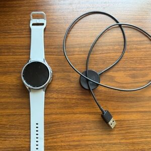 Samsung Galaxy watch6 Smartwatch with White Band